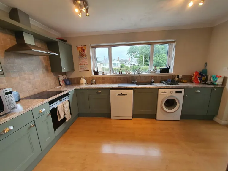 Kitchen facelift — Croydon